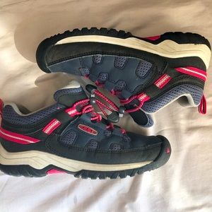 Keen Targhee Sneakers Boys size 1